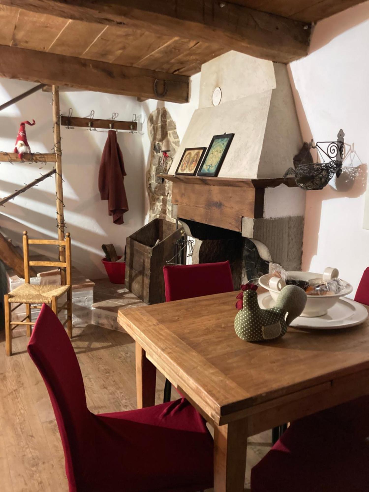 La Casina Del Prete Villa Caprese Michelangelo ภายนอก รูปภาพ