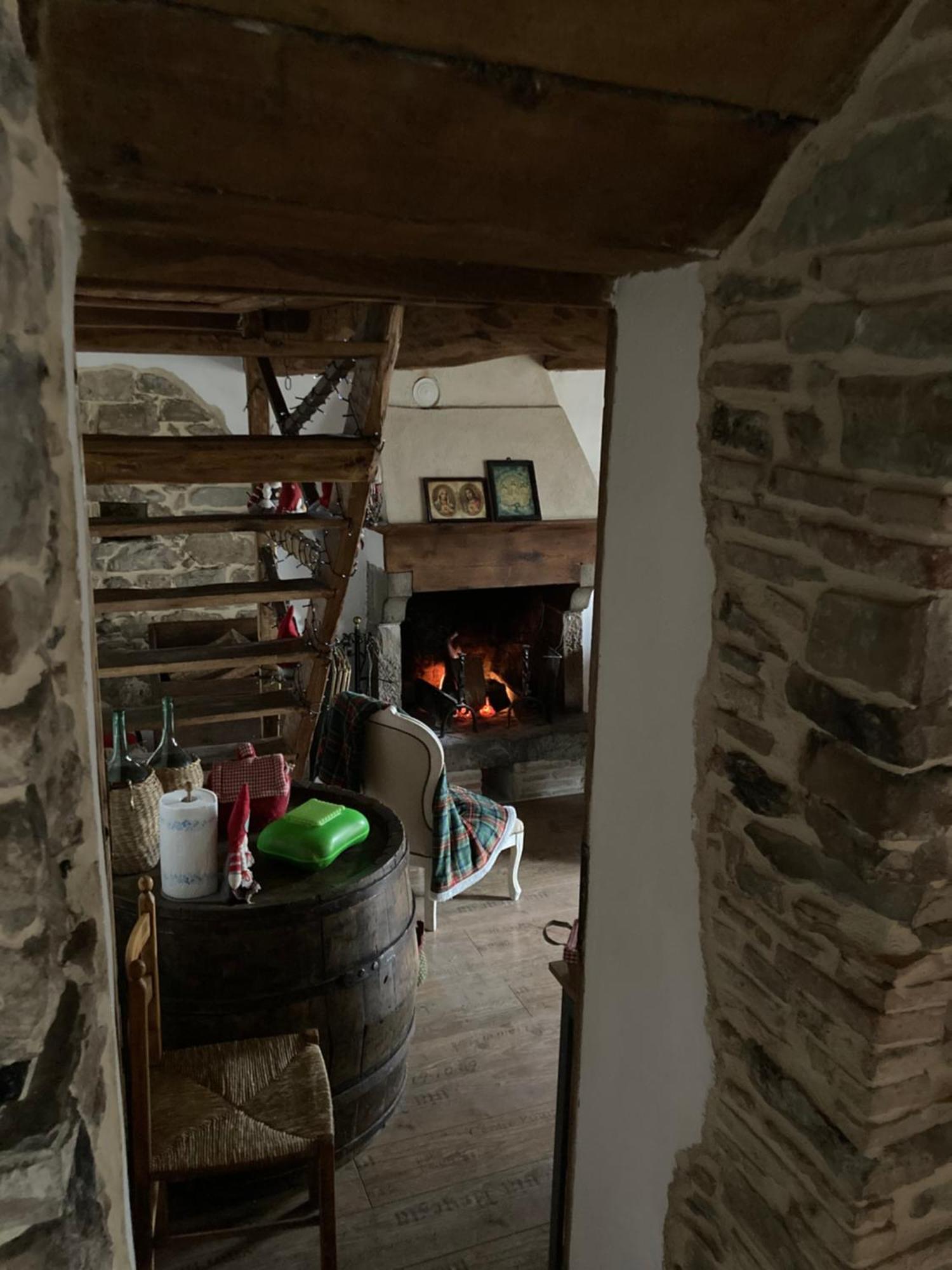 La Casina Del Prete Villa Caprese Michelangelo ภายนอก รูปภาพ